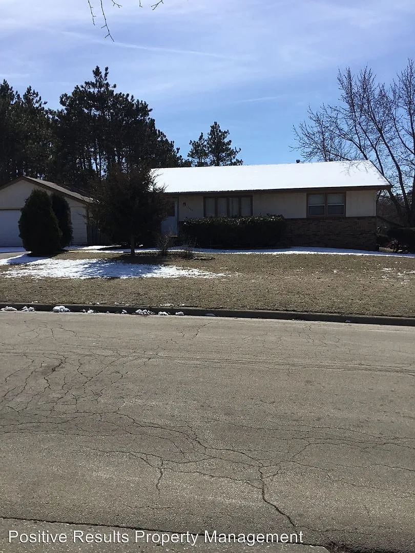 3403 Balsam Ln photo 1