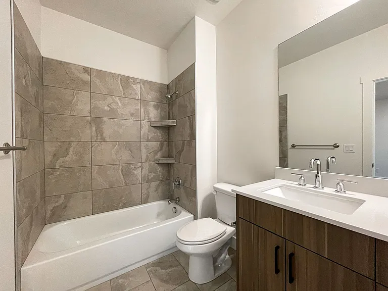 Bluffview Townhomes — Photo 12