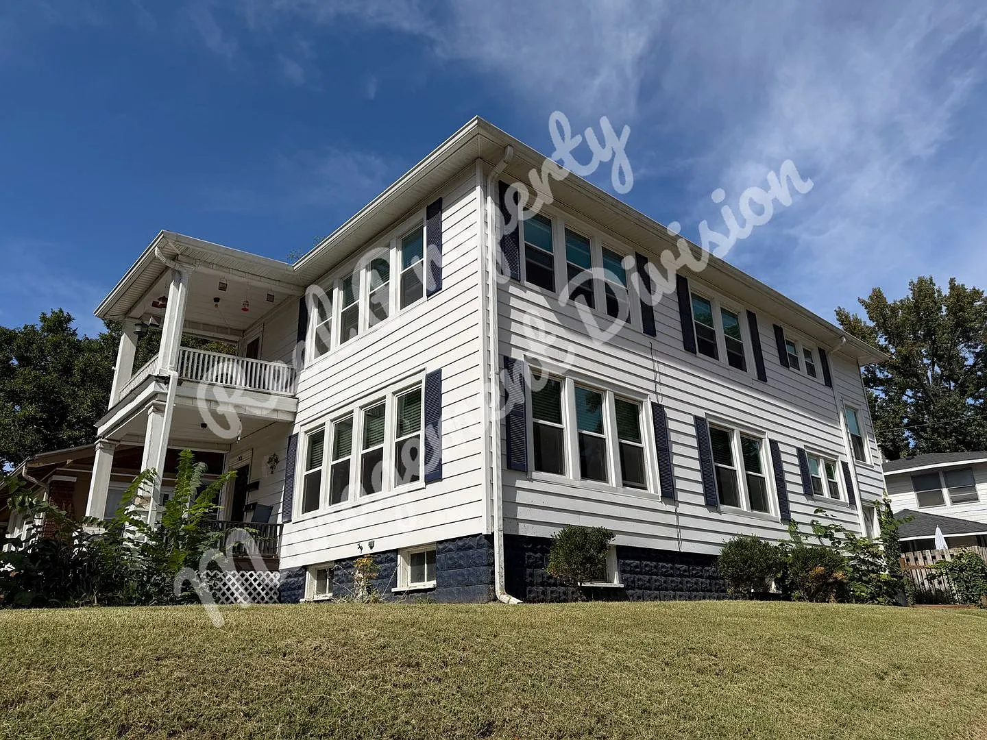 Light-Filled Upstairs 2-Bedroom with Large Living and Dining Rooms — Photo 1