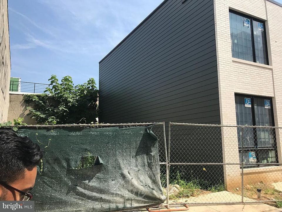2nd image of 1421 Hope St