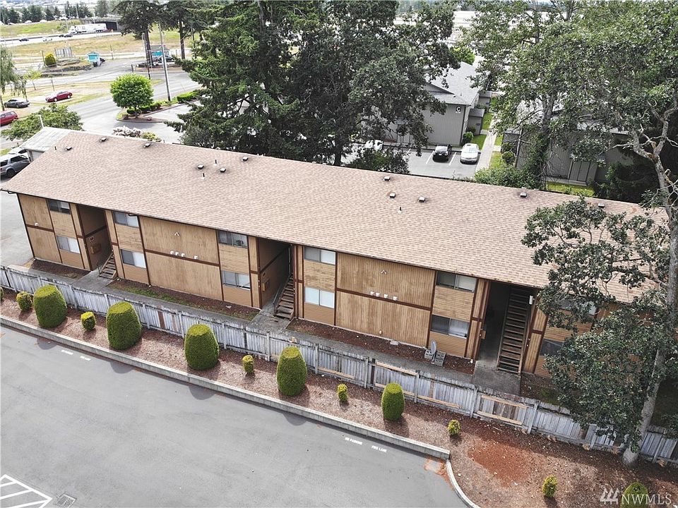 Welcome to opportunity! This 12 unit Wildwood Park Complex is waiting for you in the community of Parkland. 