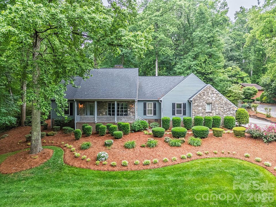 1st image of 2804 Wimbledon Dr