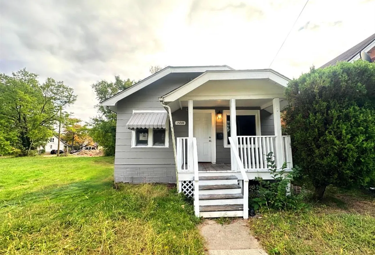 15844 Wildemere St — Photo 1