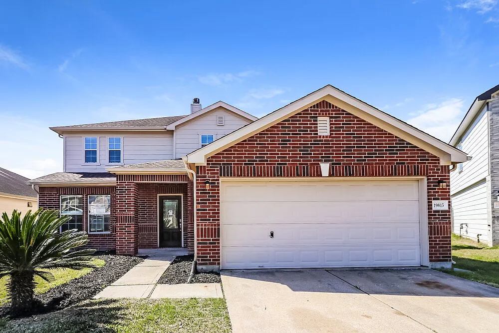 4 bed, 2.5 bath, 2920 sqft, $2,330 — Photo 1