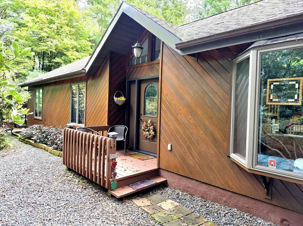13 Honeysuckle Dr, Jim Thorpe, PA 18229