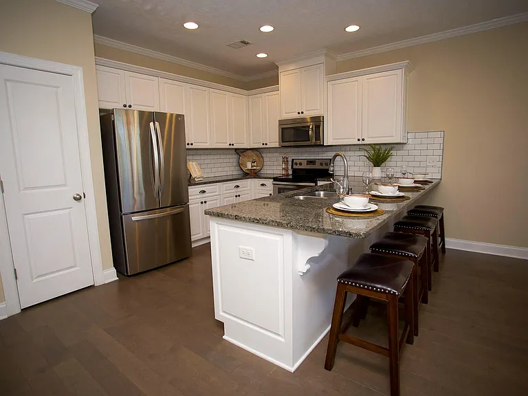 484 Brantley Cove Cir — Photo 8