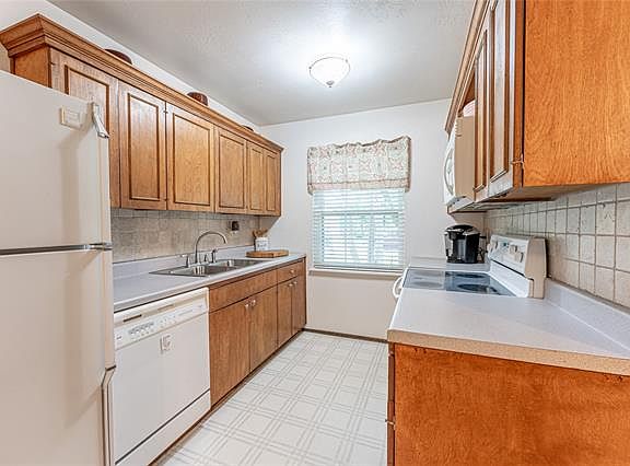 5th image of 1429 Deepwood Dr