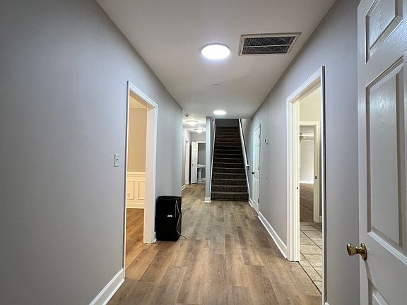 5th image of 343 Prince Ct