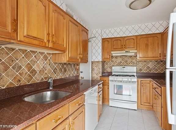 5th image of 4200 N Marine Dr APT 606
