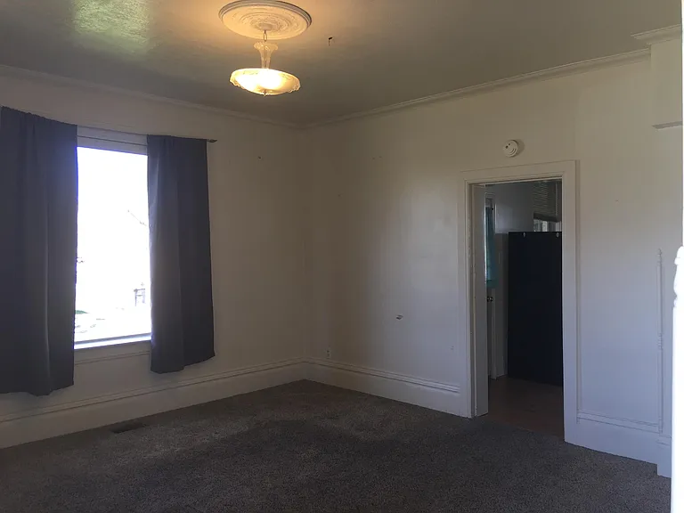 58 W 300 N — Photo 2