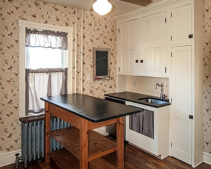139 S Church St — Photo 8