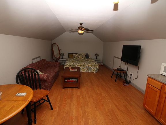 3rd image of 554 Wilson Ln