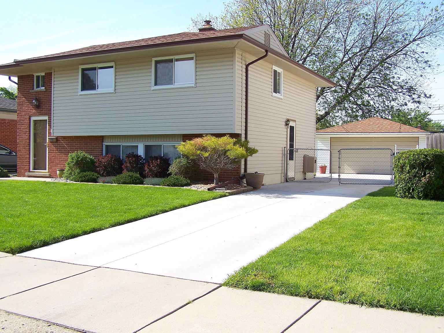 15707 Dugan St photo 1