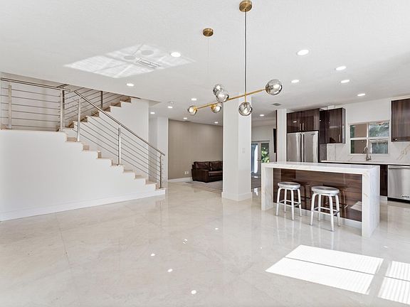 4th image of 530 Minorca Ave