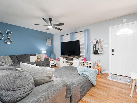 4th image of 6157 Richmond Ave