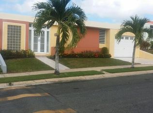 11 Urb Colobos Park, Carolina, PR 00987
