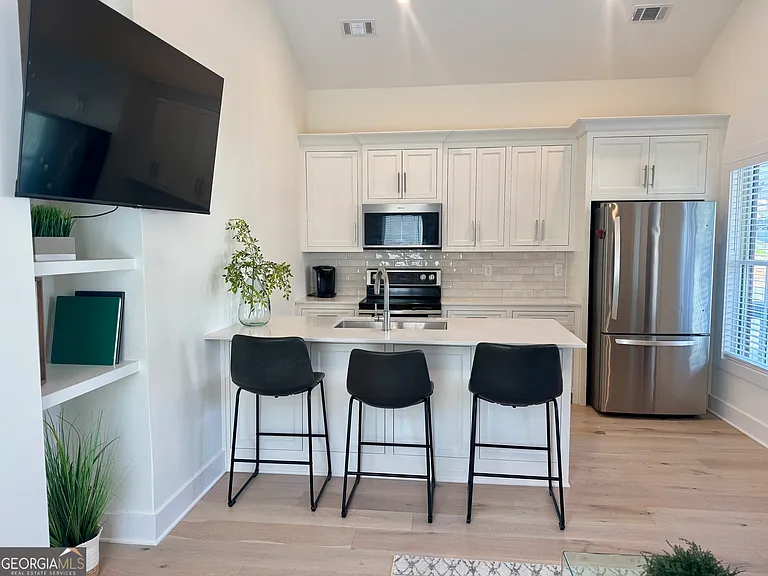 3037 State St — Photo 9
