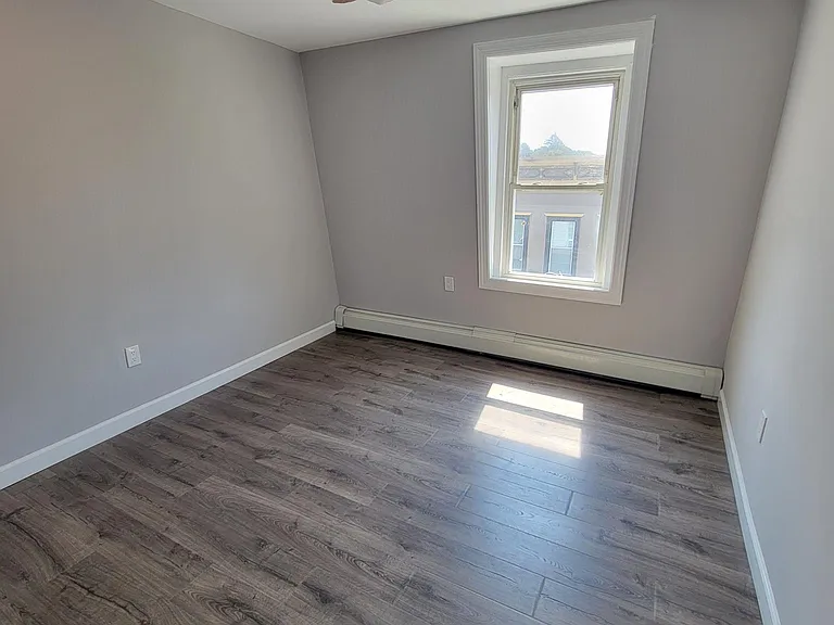 310 Sea Cliff Ave #6 — Photo 9