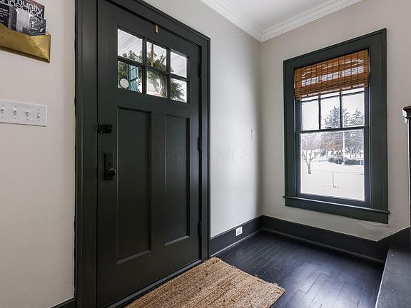 5th image of 979 Granville Rd