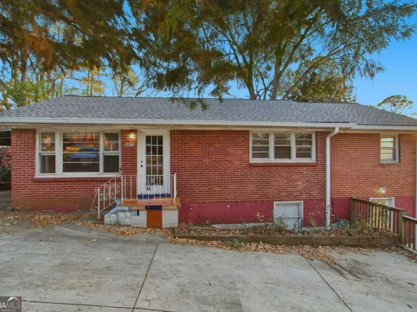 685 Melrose Dr, Forest Park, GA 30297