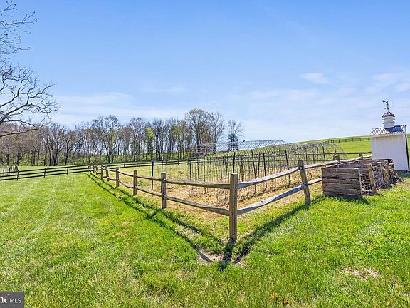 105th image of 989 Swover Creek Rd