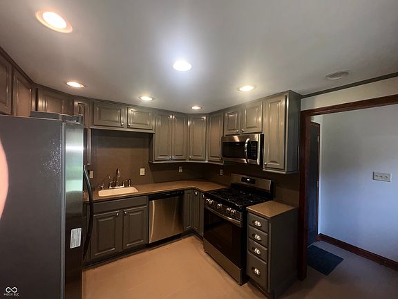 5th image of 7855 Bluff Rd