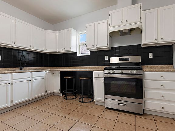 4th image of 4716 S Loomis Blvd