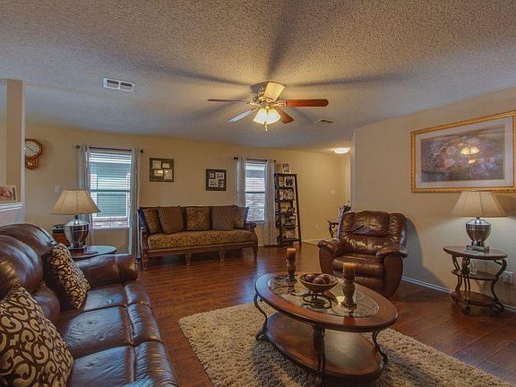 5th image of 2324 White Oak Dr