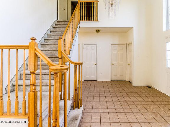 3rd image of 251 Ambiance Blvd