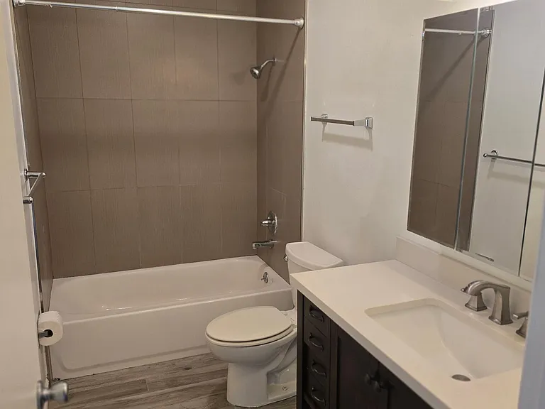 2850 Sneath Ln Apts — Photo 2