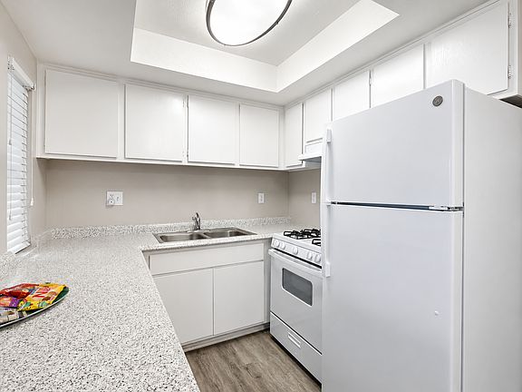 3rd image of 553 N Santa Fe St #99