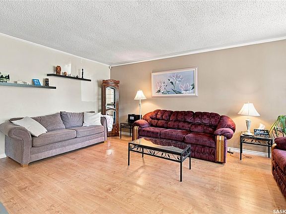 3rd image of 448 ROBINSON STREET