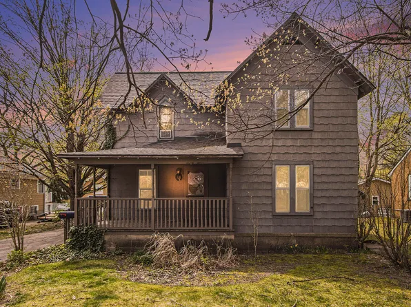 427 W Chart St, Plainwell, MI 49080