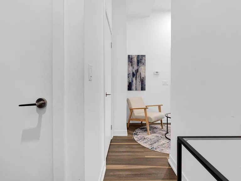 5 Wellington St S #208 — Photo 8