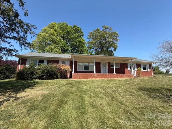 2136 Cedar Rock Estates Dr, Lenoir, NC 28645