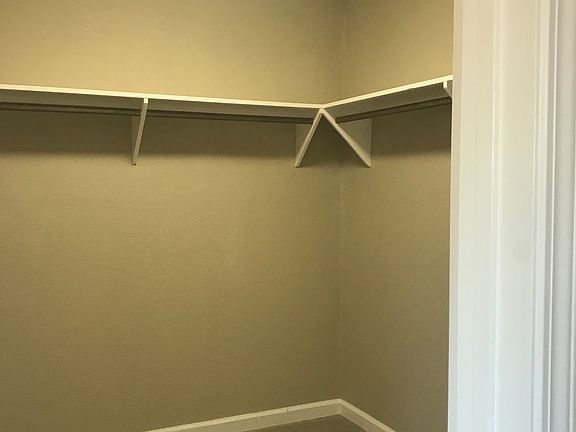 Massive closet????????????