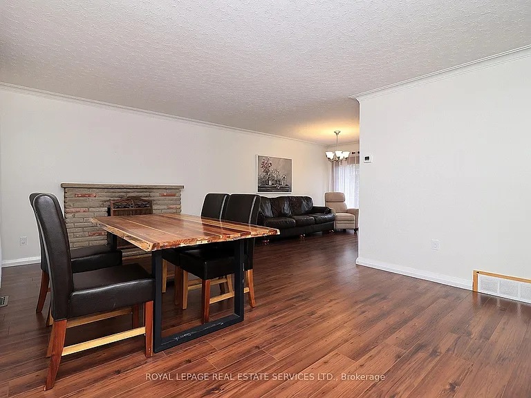 222 Alscot Cres — Photo 19
