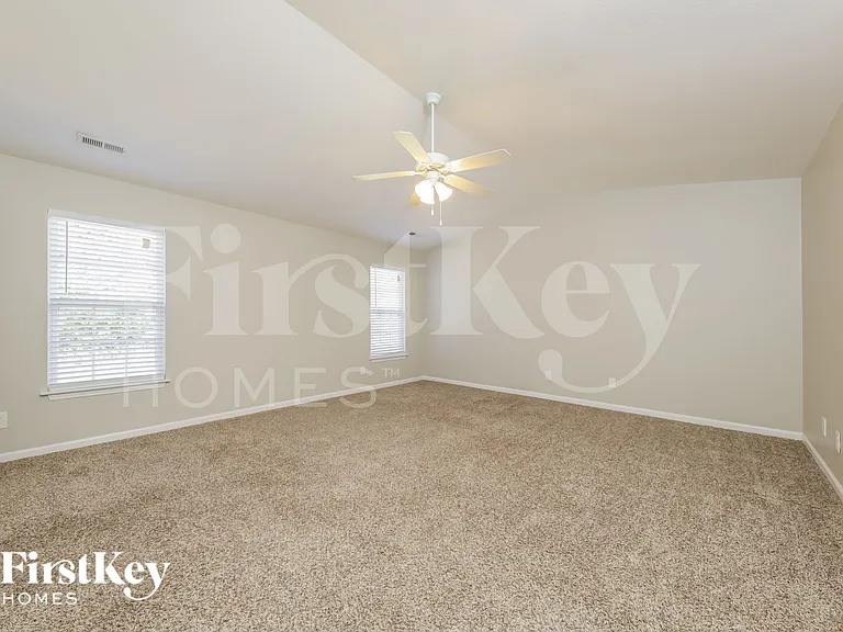 828 Peachtree Meadows Cir — Photo 10