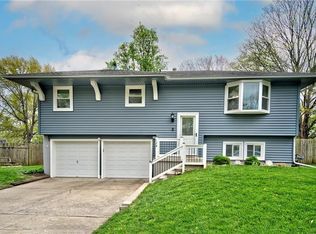 124 SE Westminister Rd, Blue Springs, MO 64014