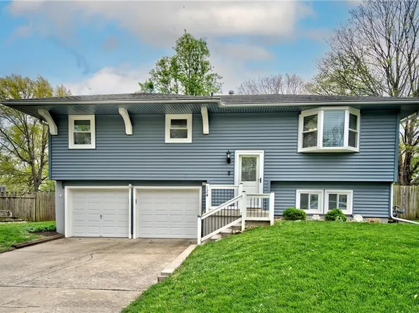 124 SE Westminister Rd, Blue Springs, MO 64014