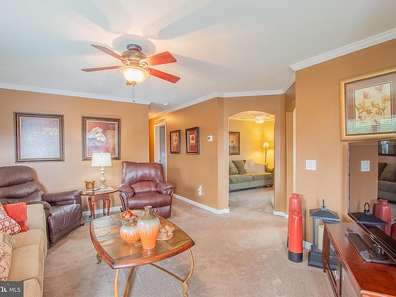 4th image of 68 Carey Ln #15