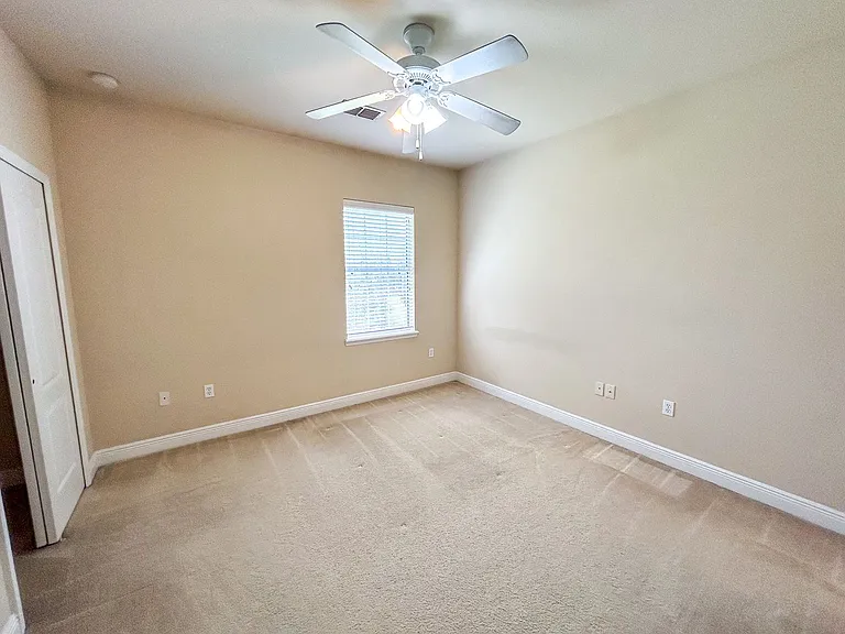 2942 SW 35th Pl #32 — Photo 23