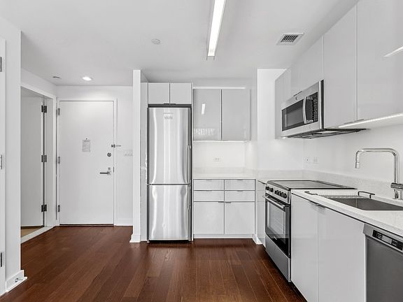 3rd image of 400 W 113th St APT 1521