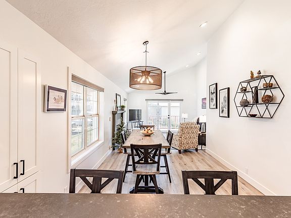 5th image of 1029 Zermatt Dr APT 8