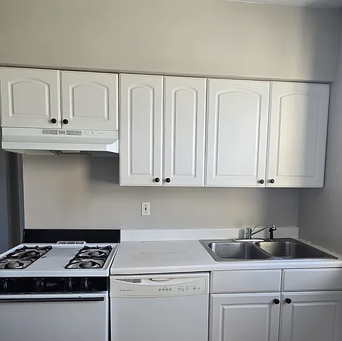 3052 W Berteau Ave Photo 1