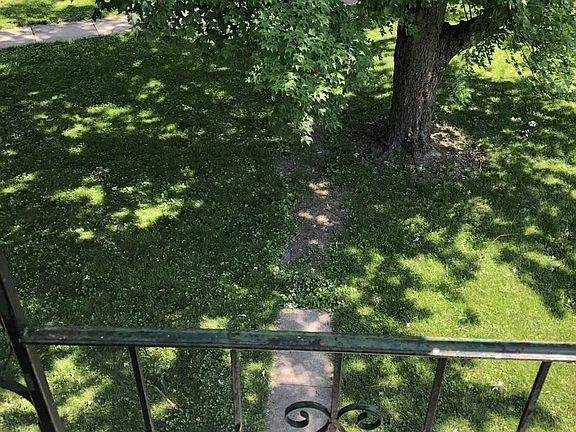 4th image of 250 W Park Ave #6422220