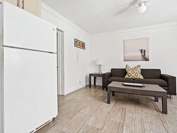5th image of 913 NE 18th Ave #122