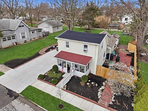 4th image of 130 2nd St