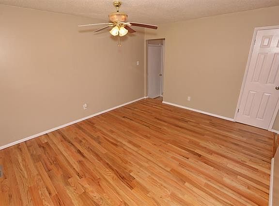 3rd image of 7414 Foxfield Dr