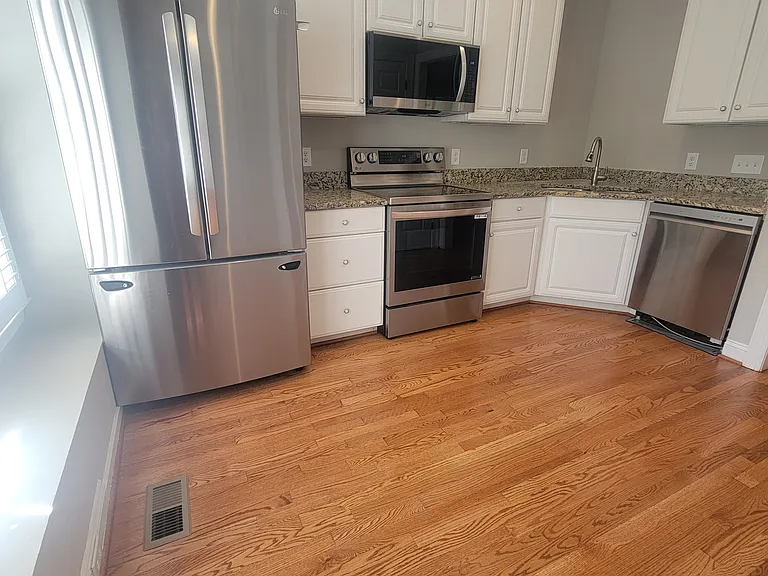 1340 Cameron View Ct — Photo 3